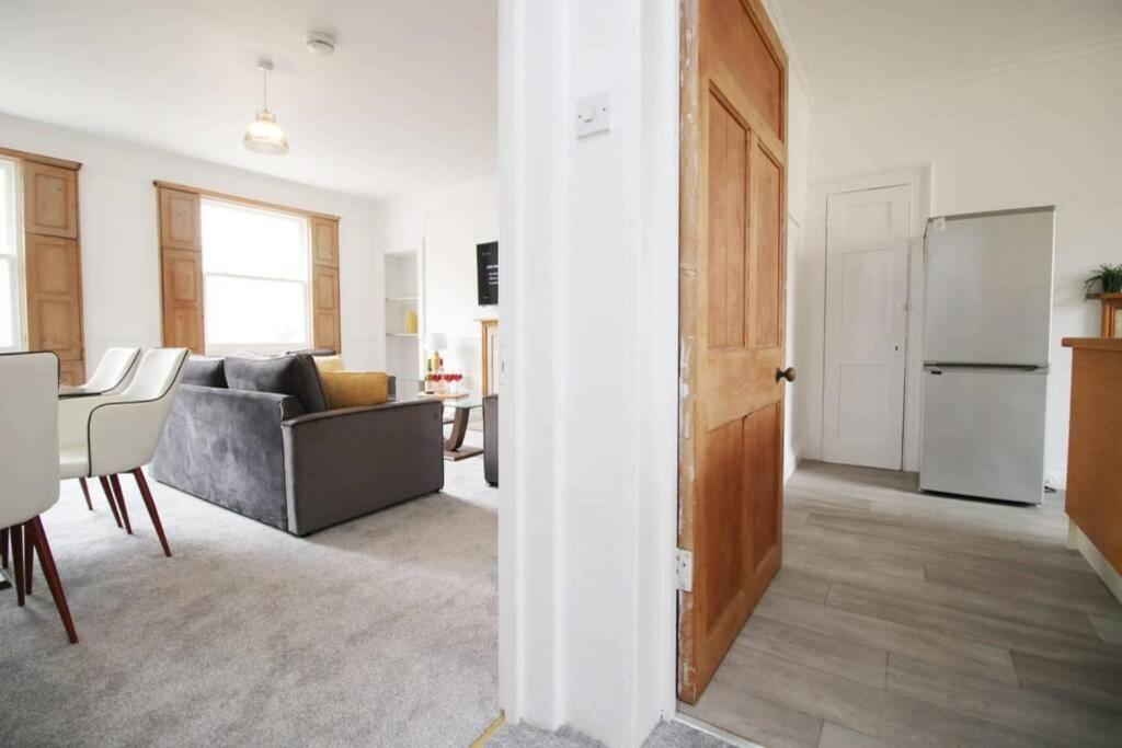 Spacious Georgian 3Bedroom Apartment- 10 Minute Walk To The River Avon, Roman Baths And Bath Abbey Eksteriør billede