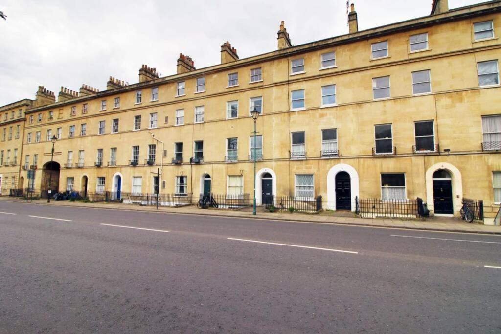 Spacious Georgian 3Bedroom Apartment- 10 Minute Walk To The River Avon, Roman Baths And Bath Abbey Eksteriør billede
