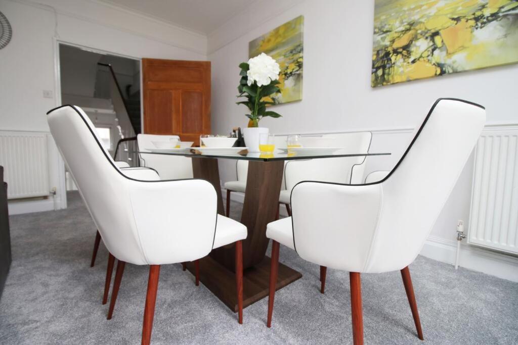 Spacious Georgian 3Bedroom Apartment- 10 Minute Walk To The River Avon, Roman Baths And Bath Abbey Eksteriør billede