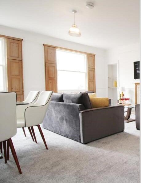 Spacious Georgian 3Bedroom Apartment- 10 Minute Walk To The River Avon, Roman Baths And Bath Abbey Eksteriør billede