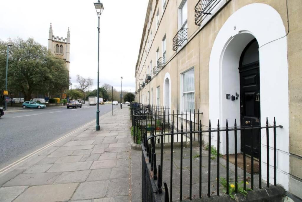 Spacious Georgian 3Bedroom Apartment- 10 Minute Walk To The River Avon, Roman Baths And Bath Abbey Eksteriør billede